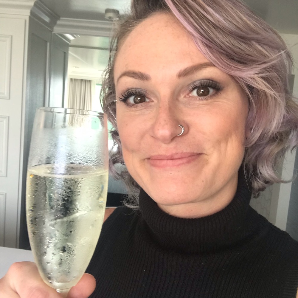 Meet your Posher, Hallie